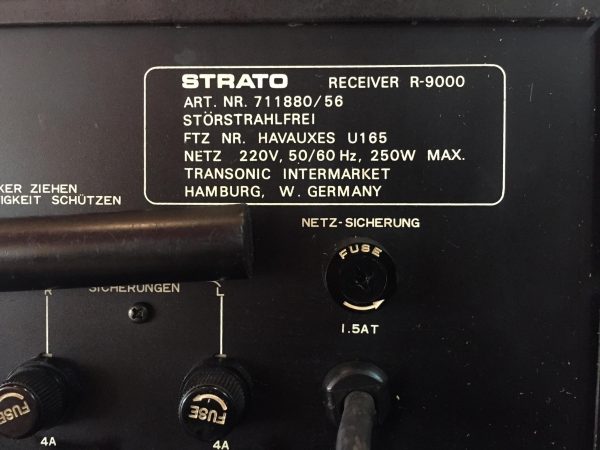 Ampli Strato R-9000 của Đức