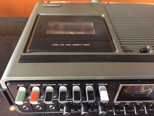 Máy cassettes National RS 4400 hàng bãi đẹp keng