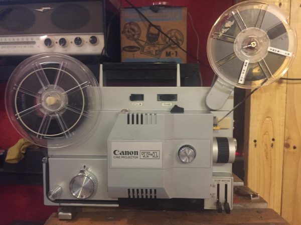 Máy chiếu phim cổ 8mm CANON của Nhật