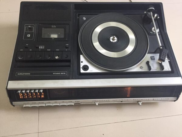 đầu đĩa than tích hợp ampli, radio, cassettes Grundig của Đức