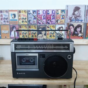 máy cassette sanyo
