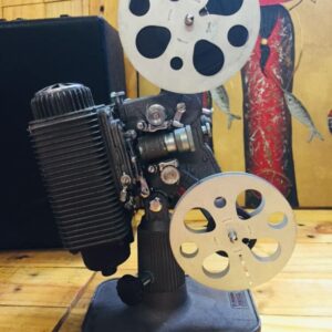 máy chiếu phim cổ Revere 8mm của Mỹ